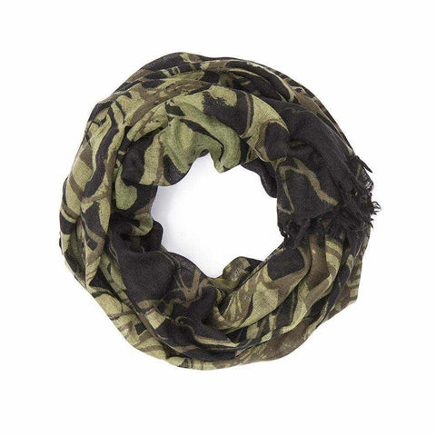 Echarpe GIGI scarf with tricolor plant print and fringes, made of high-quality wool.